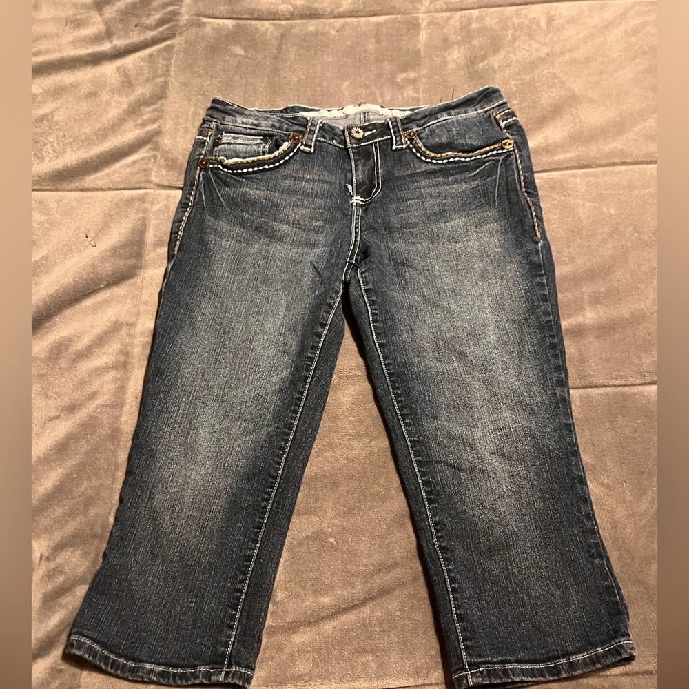 YMI butt lifting Capri jeans size 9